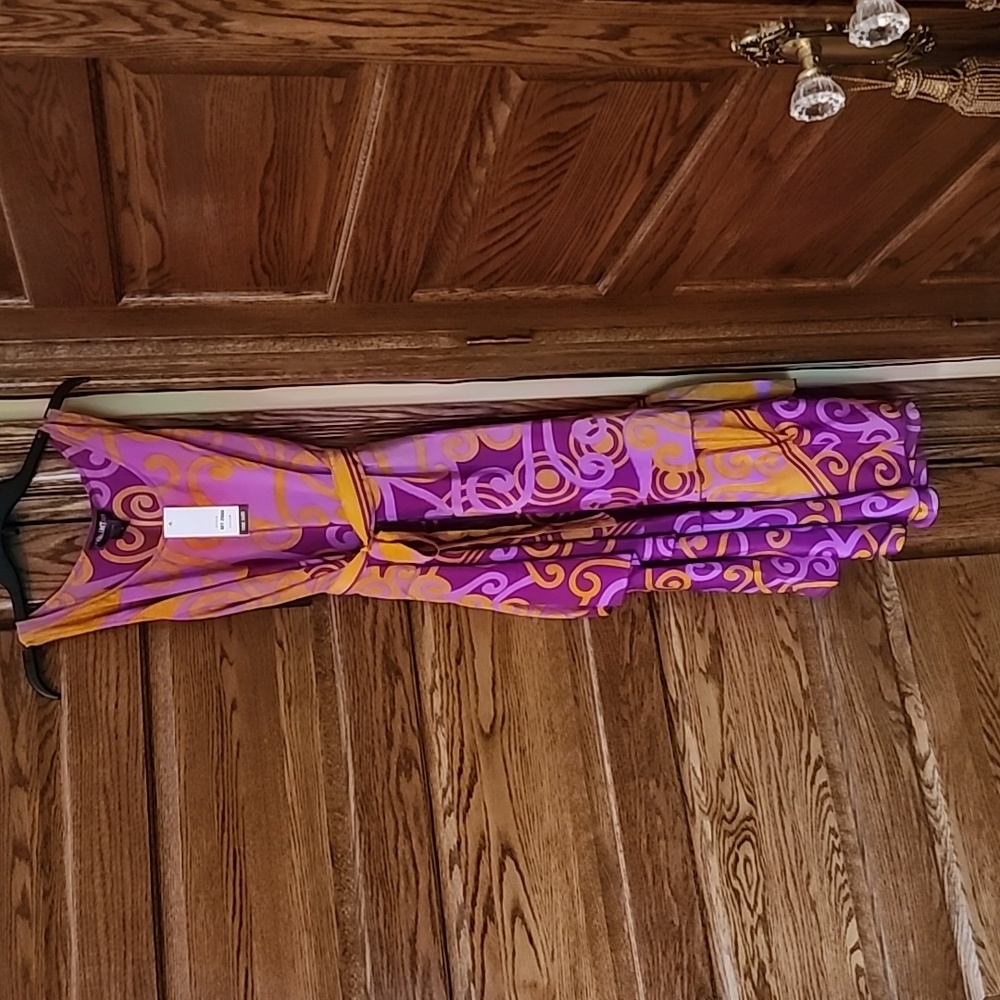 Gorgeous flowy dress NWT one size